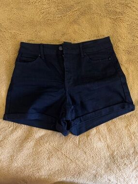 Classic High-Rise Women's Black Shorts